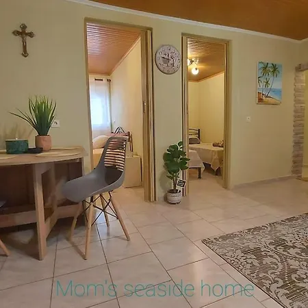 Holiday home Mom's Seaside Kariani